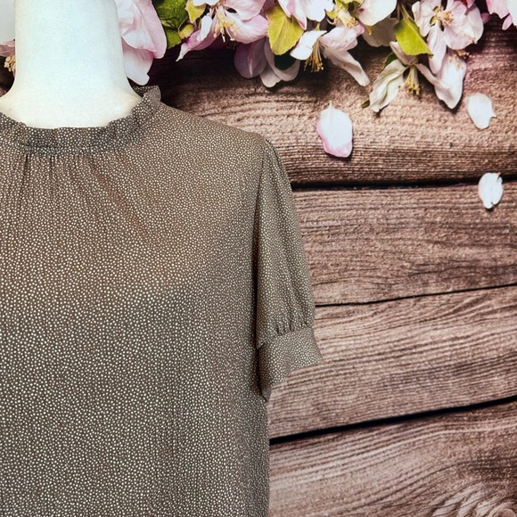 SOLD 🛍️ Adrianna Papell Women’s Brown White Polka Dits Ruffled Elegant Blouse - Picture 4 of 9